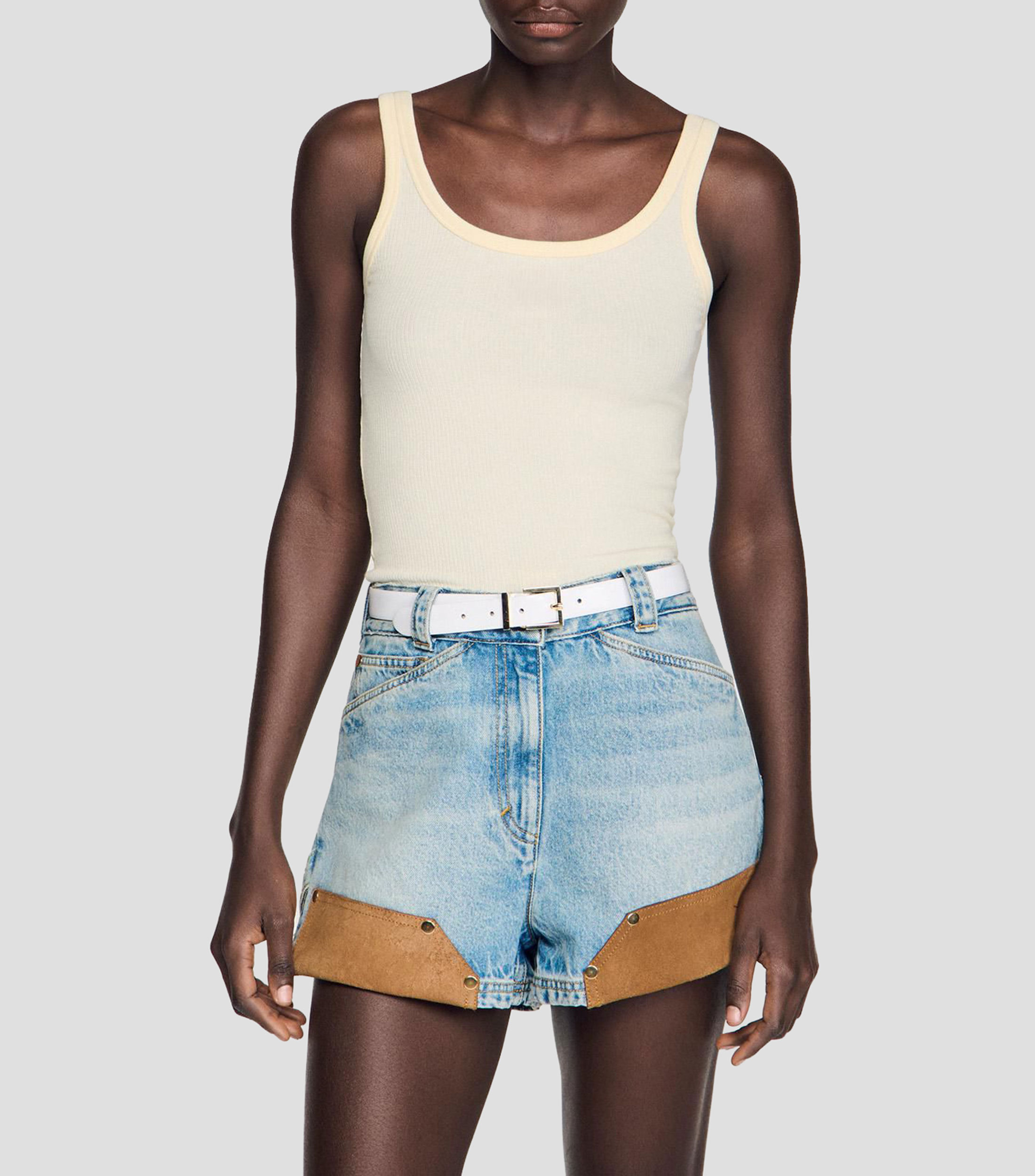 Playera cuello redondo sin mangas lisa Mujer